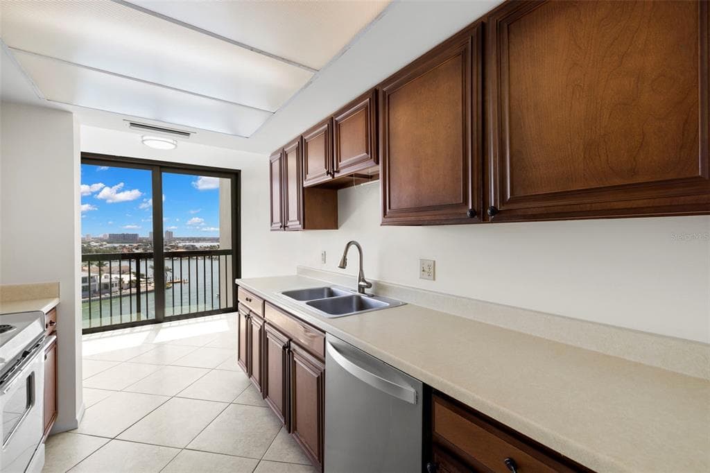 9425 BLIND PASS ROAD # 1008, ST PETE BEACH, FL 33706 — zdjęcie 3