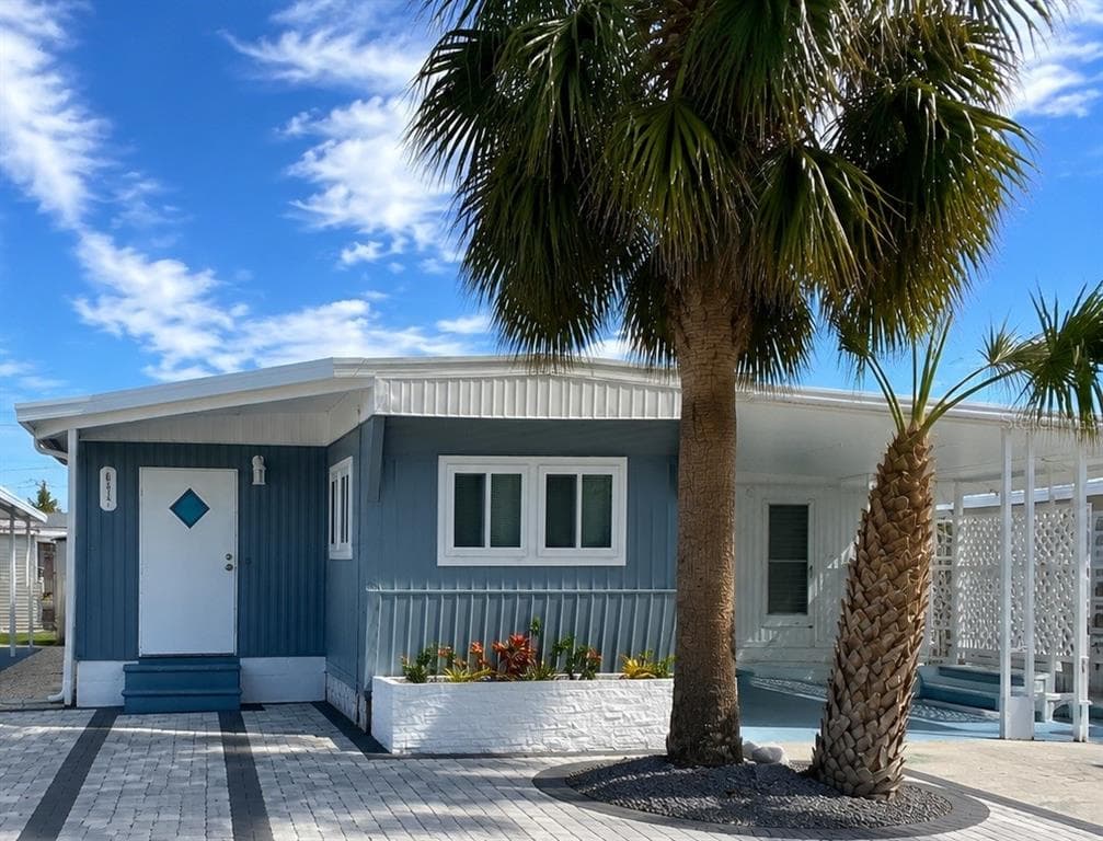 6517 ARIZONA STREET, BRADENTON, FL 34207
