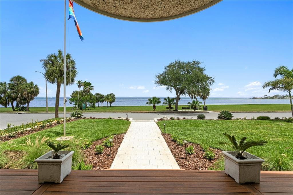1803 BEACH DRIVE SE, ST PETERSBURG, FL 33705