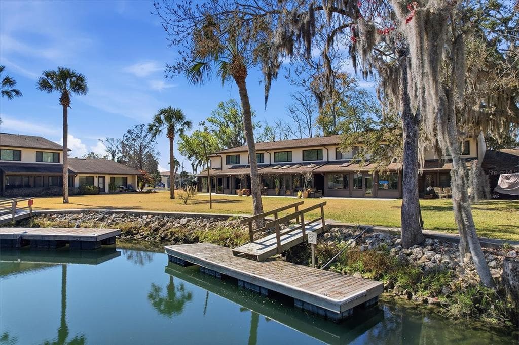 1637 SE PARADISE CIRCLE # 204, CRYSTAL RIVER, FL 34429