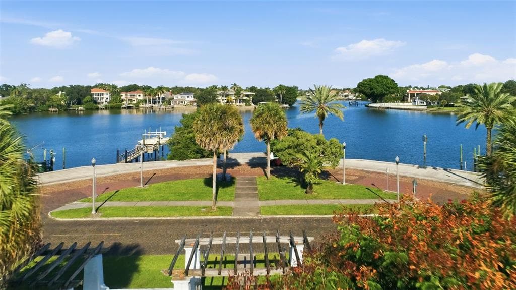 125 23RD AVENUE NE, ST PETERSBURG, FL 33704 — zdjęcie 3