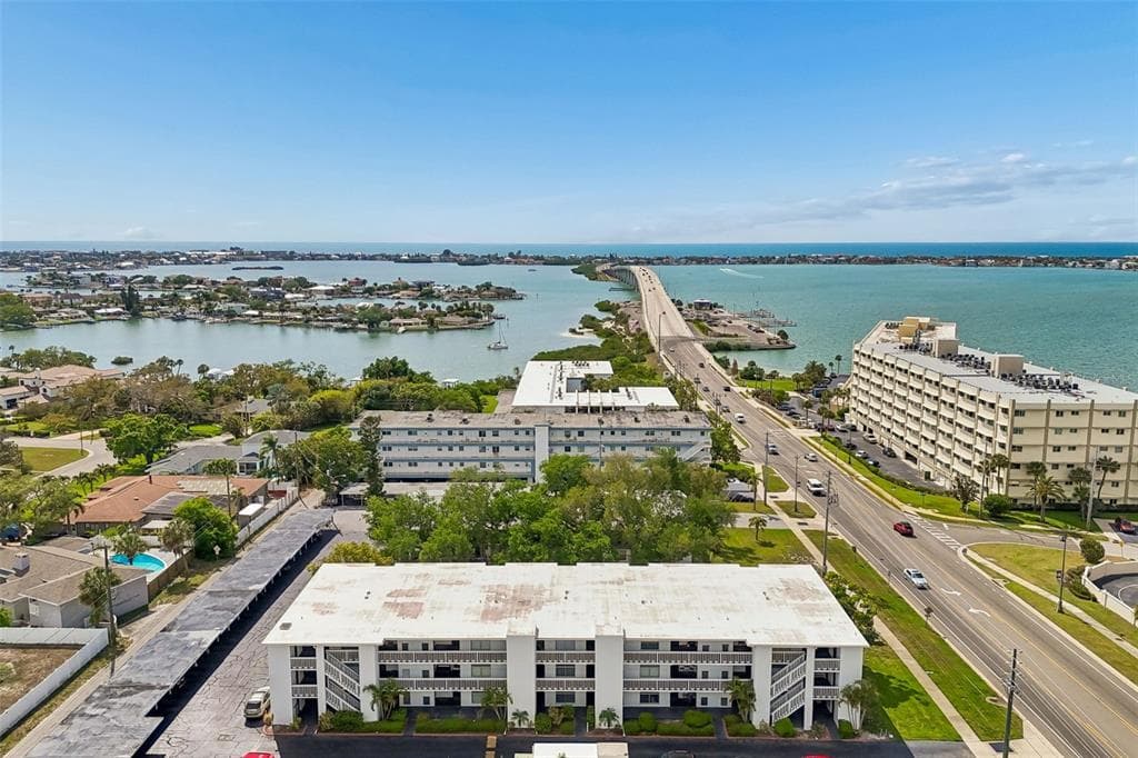 2944 W BAY DRIVE # 106, BELLEAIR BLUFFS, FL 33770 — zdjęcie 2