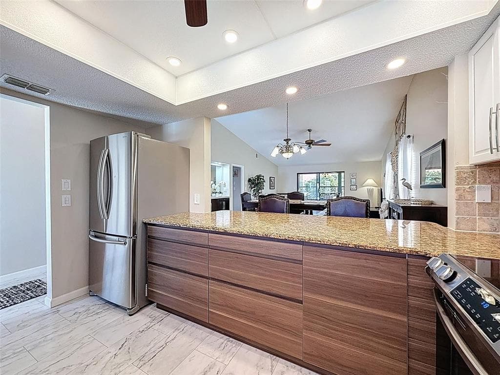 9981 EAGLES POINT CIRCLE # 4, PORT RICHEY, FL 34668 — zdjęcie 2