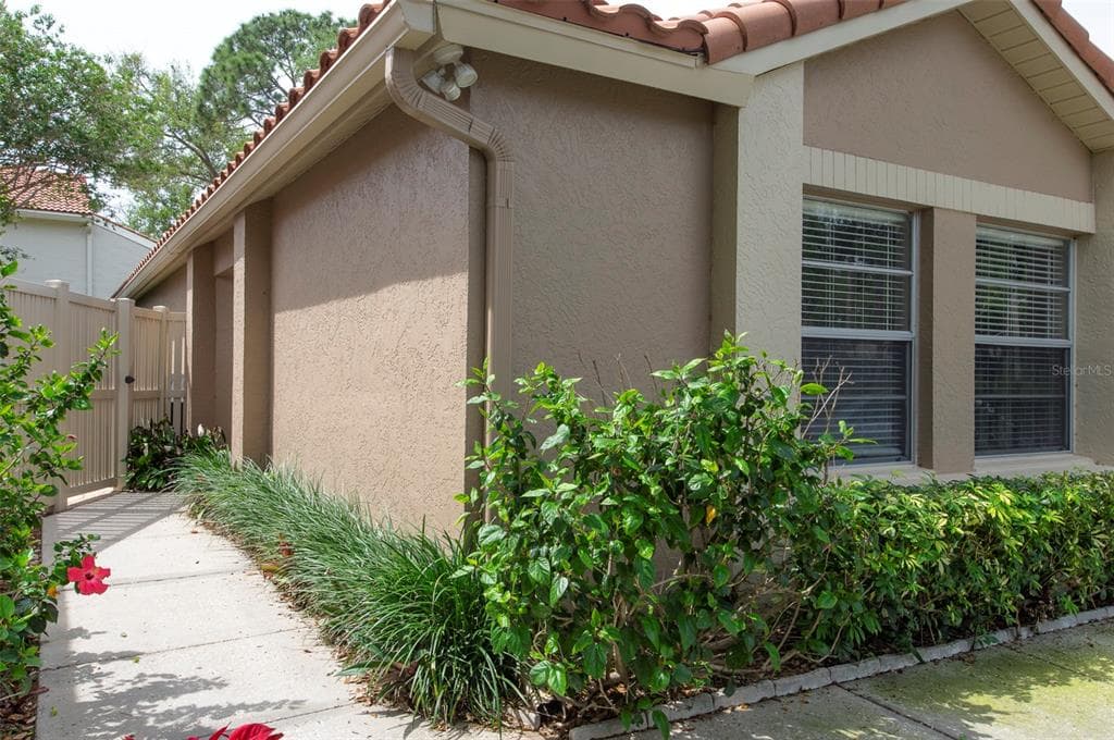 491 ST TROPEZ CIRCLE NE, ST PETERSBURG, FL 33703 — zdjęcie 2