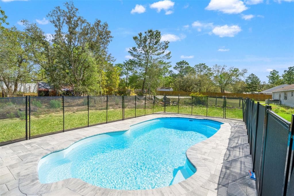 12015 PHOENIX AVENUE, WEEKI WACHEE, FL 34614 — zdjęcie 2