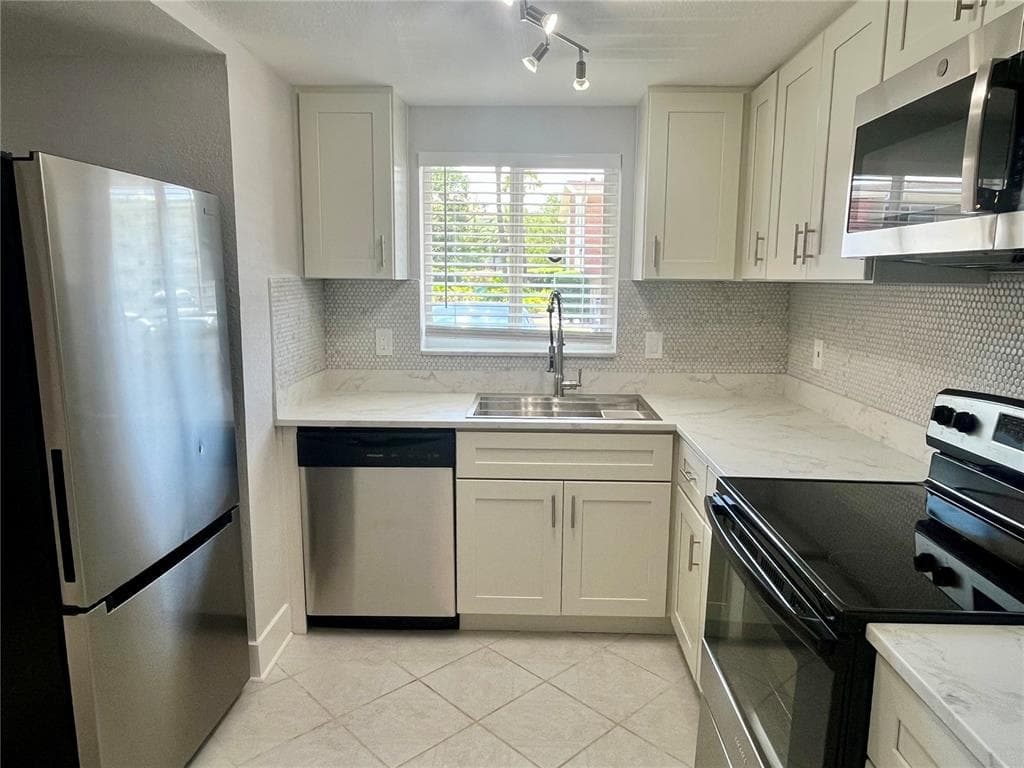 4550 OVERLOOK DRIVE NE # 156, ST PETERSBURG, FL 33703 — zdjęcie 3