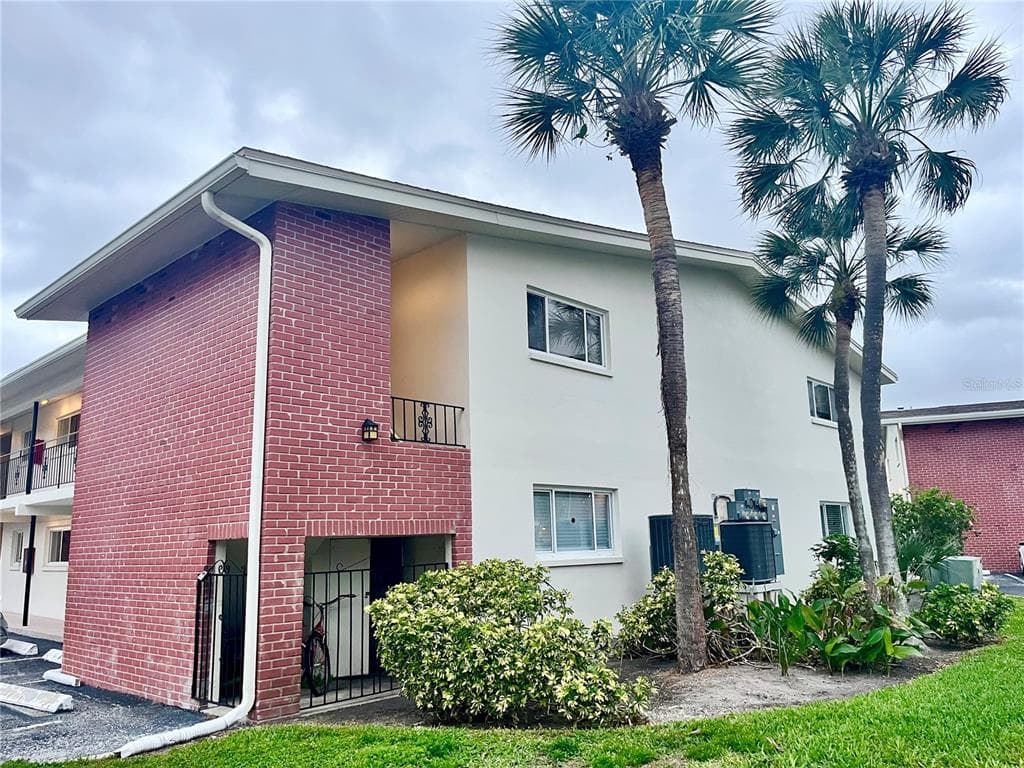 4550 OVERLOOK DRIVE NE # 156, ST PETERSBURG, FL 33703