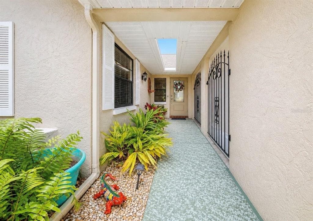 319 LINGER LANE, SUN CITY CENTER, FL 33573 — zdjęcie 5