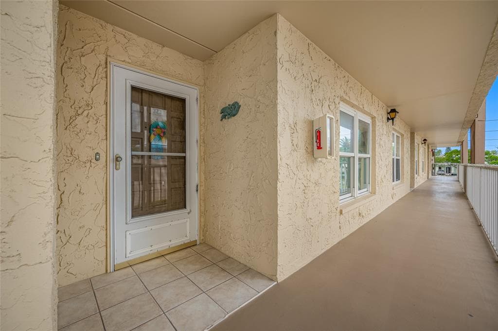 121 ISLAND WAY # 323, CLEARWATER BEACH, FL 33767 — zdjęcie 2