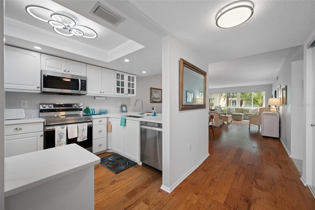 121 ISLAND WAY # 323, CLEARWATER BEACH, FL 33767 — zdjęcie 3