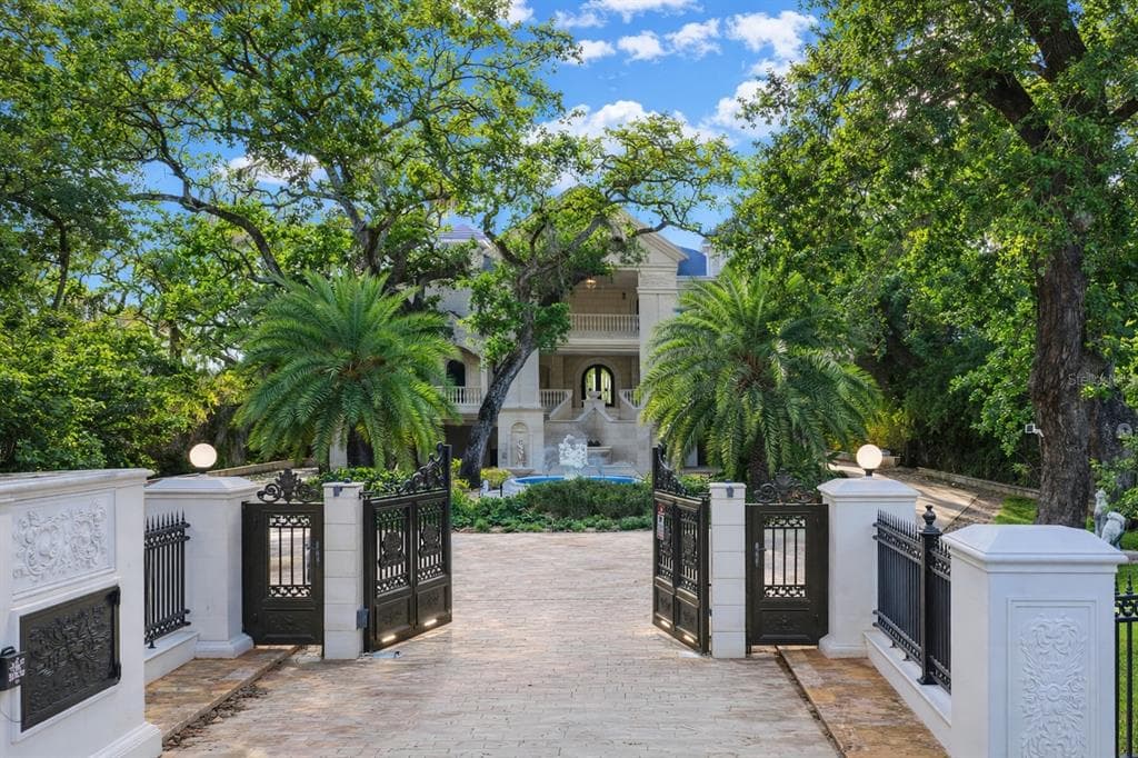 2000 PARK STREET N, ST PETERSBURG, FL 33710 — zdjęcie 2