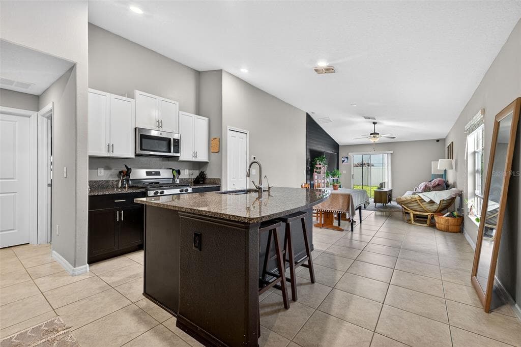 9324 LEMON DROP LOOP, SUN CITY CENTER, FL 33573 — zdjęcie 4
