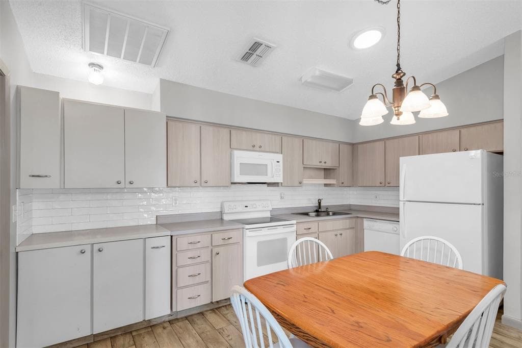 37730 ALISSA DRIVE, ZEPHYRHILLS, FL 33542 — zdjęcie 4