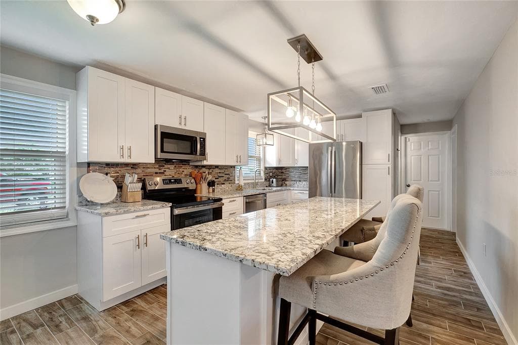 242 176TH AVENUE E, REDINGTON SHORES, FL 33708 — zdjęcie 3