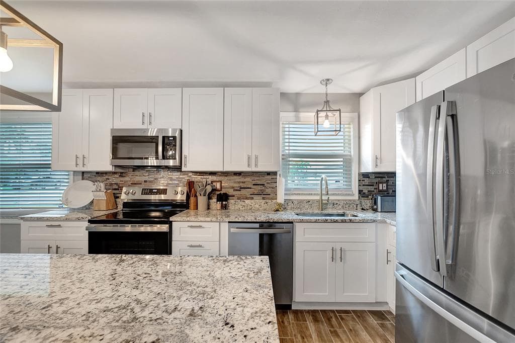 242 176TH AVENUE E, REDINGTON SHORES, FL 33708 — zdjęcie 5