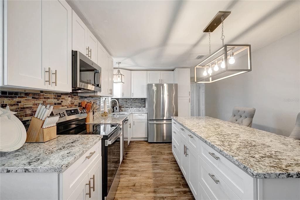 242 176TH AVENUE E, REDINGTON SHORES, FL 33708 — zdjęcie 4