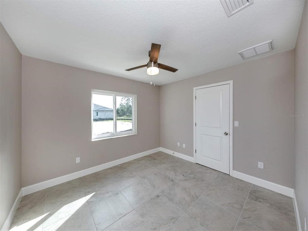 125 BOUNDARY BOULEVARD # 2, ROTONDA WEST, FL 33947 — zdjęcie 4