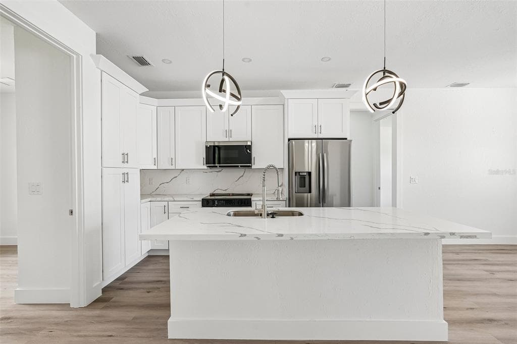 17156 EUGENE AVENUE, PORT CHARLOTTE, FL 33954 — zdjęcie 3
