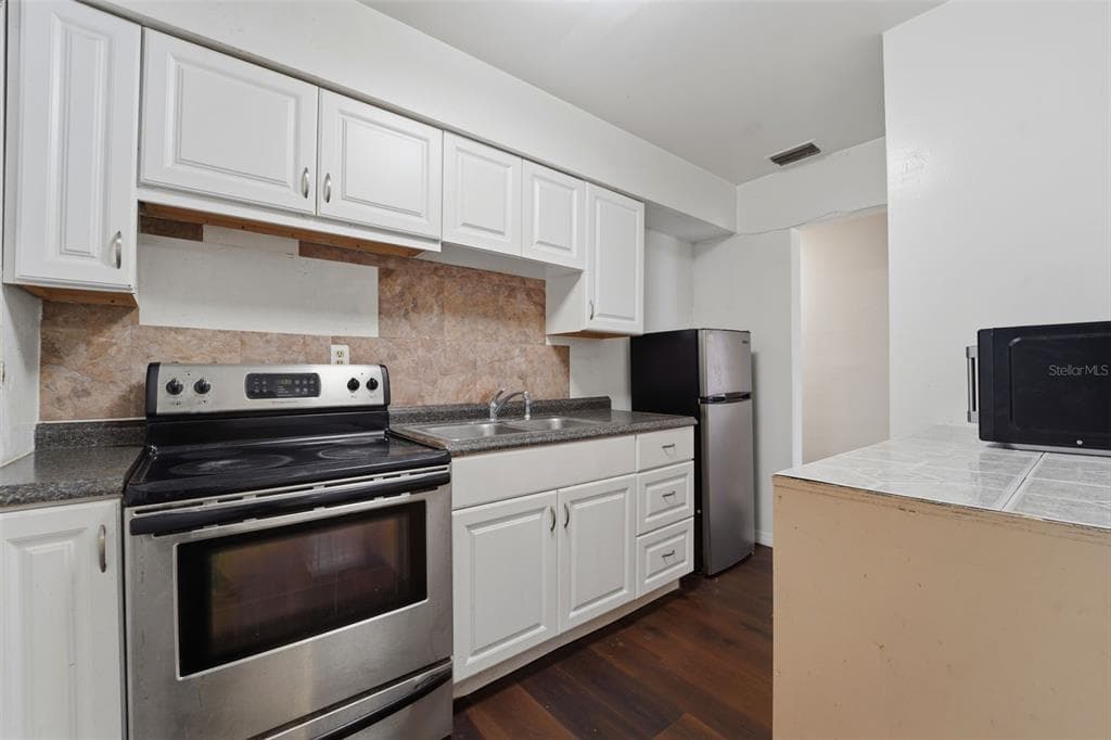3235 EMERSON AVENUE S, ST PETERSBURG, FL 33712 — zdjęcie 5