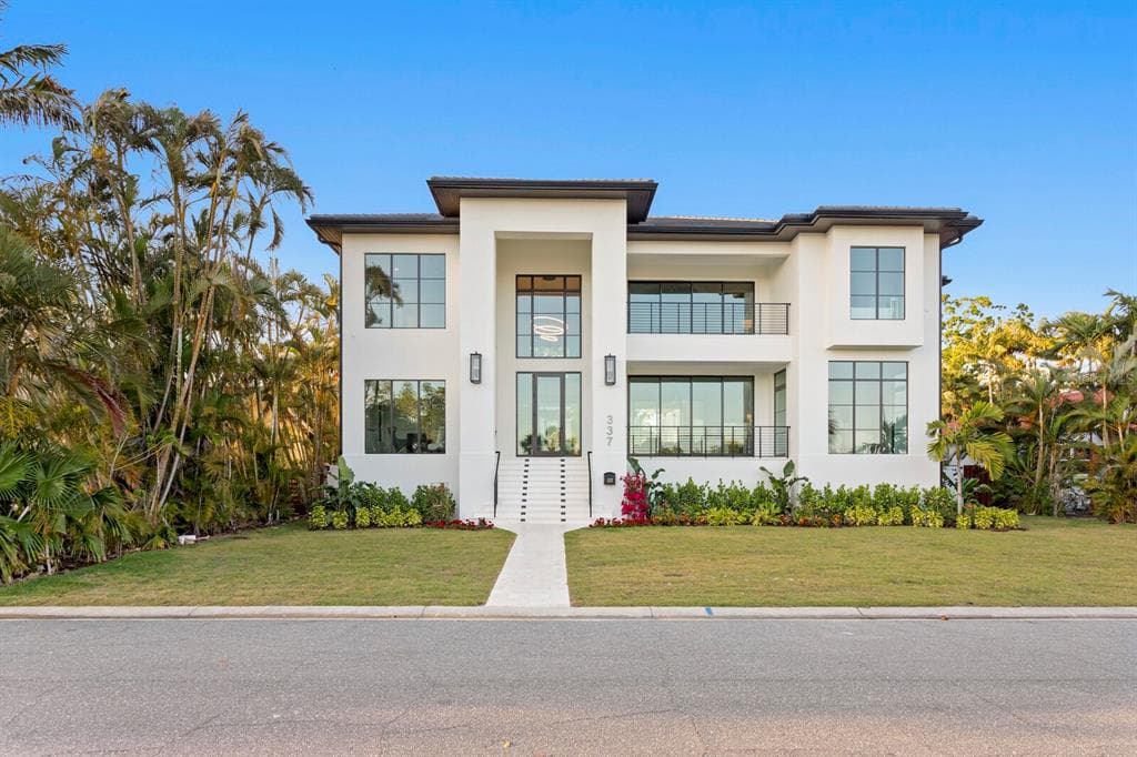 337 COFFEE POT DRIVE NE, ST PETERSBURG, FL 33704