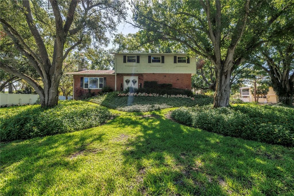 6505 CEDAR STREET NE, ST PETERSBURG, FL 33702