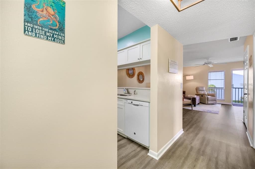 260 MEDALLION BOULEVARD # F, MADEIRA BEACH, FL 33708 — zdjęcie 2