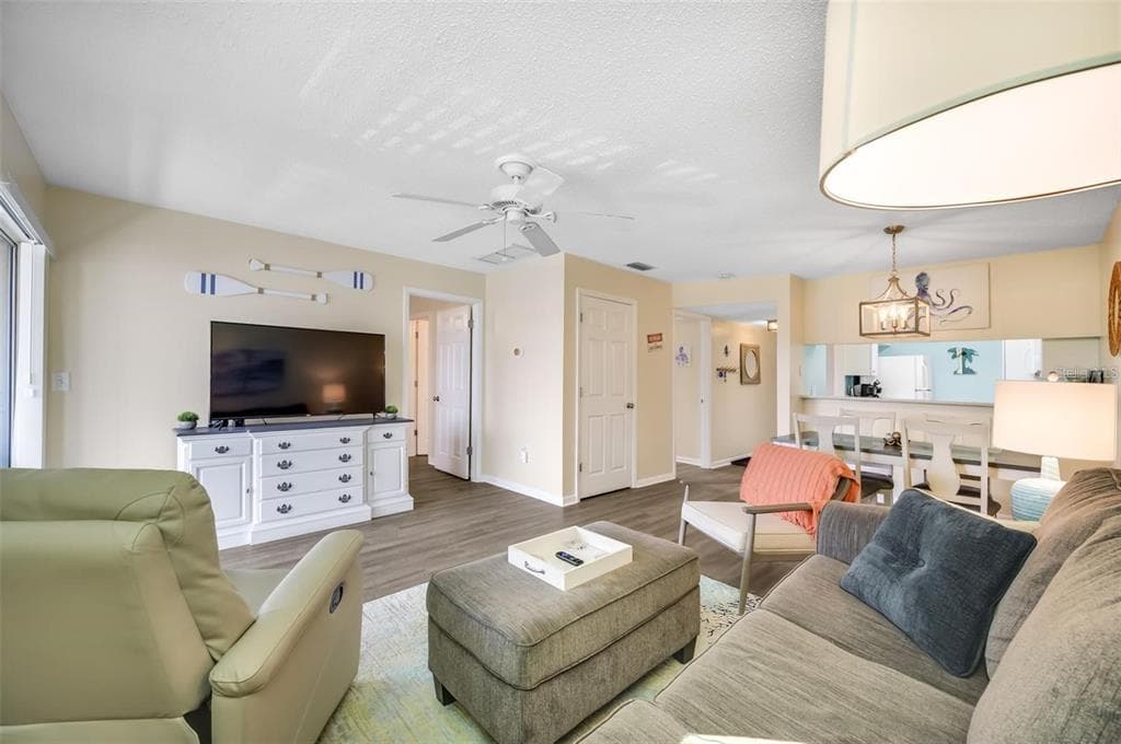 260 MEDALLION BOULEVARD # F, MADEIRA BEACH, FL 33708 — zdjęcie 4