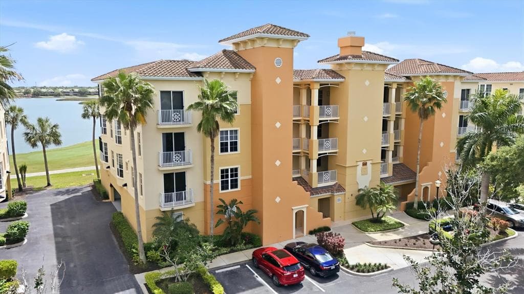 6360 WATERCREST WAY # 201, LAKEWOOD RANCH, FL 34202