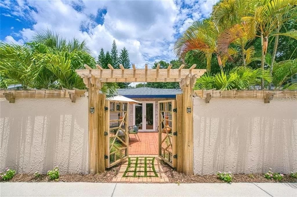 1127 S OSPREY AVENUE, SARASOTA, FL 34236