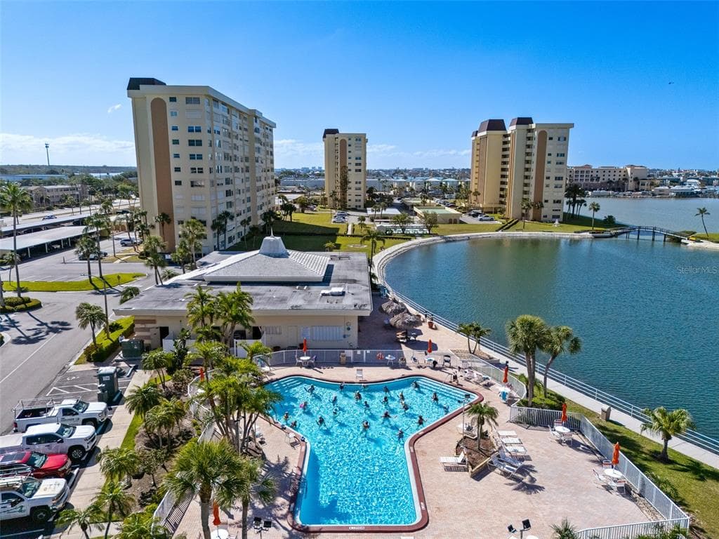 4775 COVE CIRCLE # 103, ST PETERSBURG, FL 33708 — zdjęcie 2
