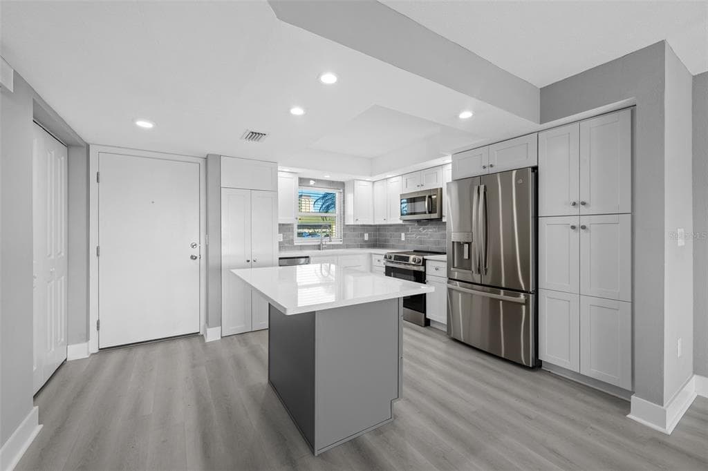 4775 COVE CIRCLE # 103, ST PETERSBURG, FL 33708 — zdjęcie 3