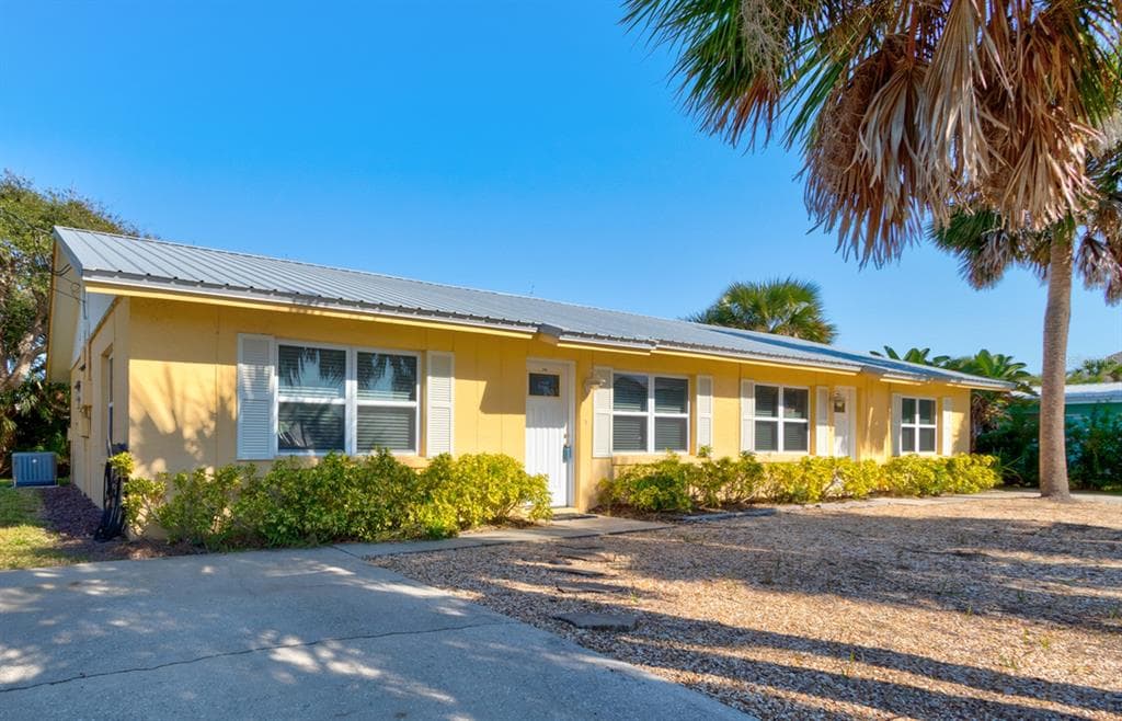 712-714 OAKWOOD AVENUE, NEW SMYRNA BEACH, FL 32169