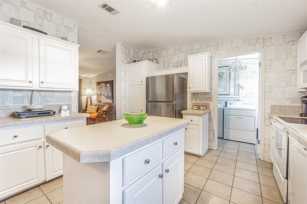 37627 LORENA AVENUE, ZEPHYRHILLS, FL 33541 — zdjęcie 3