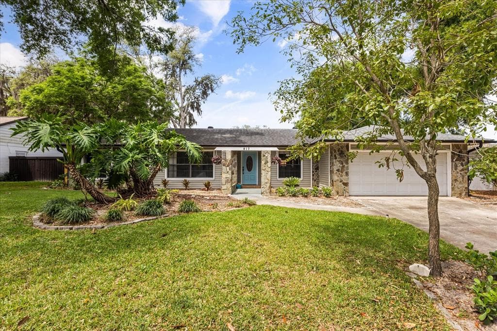 817 E HARBOUR COURT, OCOEE, FL 34761