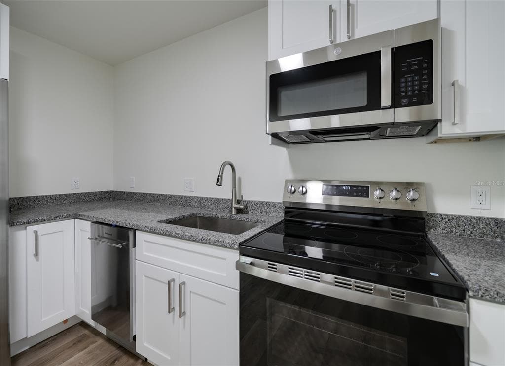 767 1/2 19TH AVENUE S, ST PETERSBURG, FL 33705 — zdjęcie 2