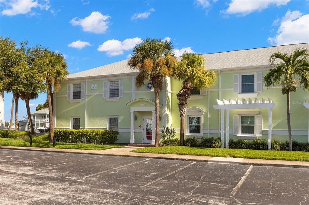 5243 BEACH DRIVE SE # B, ST PETERSBURG, FL 33705