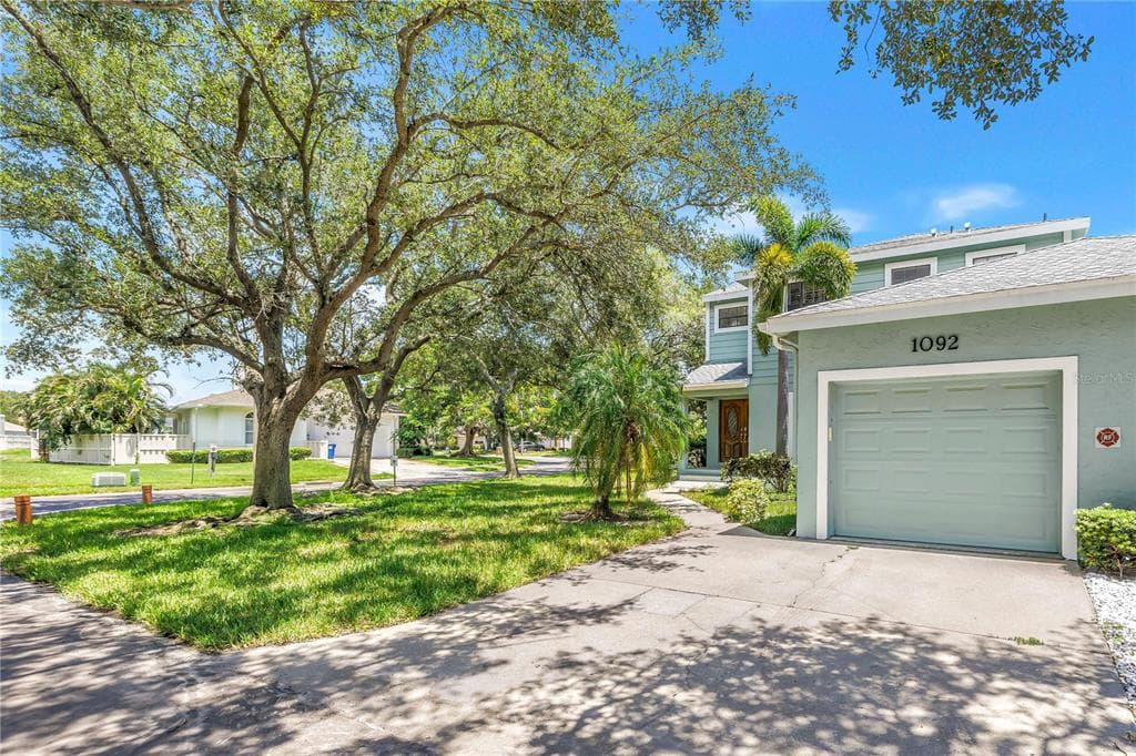 1092 SANABEL COURT NE, ST PETERSBURG, FL 33702