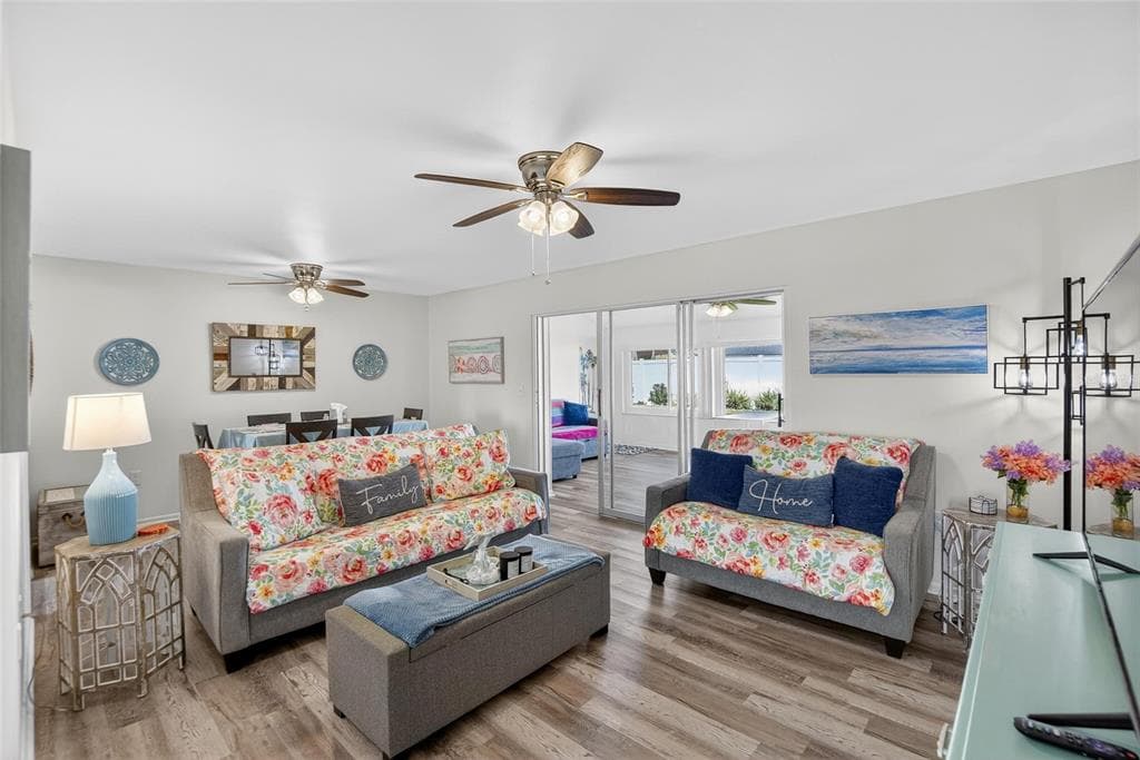 809 OAKMONT AVENUE, SUN CITY CENTER, FL 33573 — zdjęcie 2
