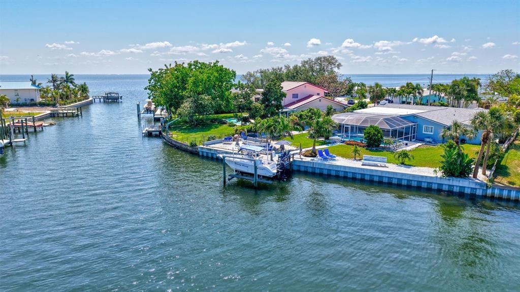 563 LEWIS BOULEVARD SE, ST PETERSBURG, FL 33705