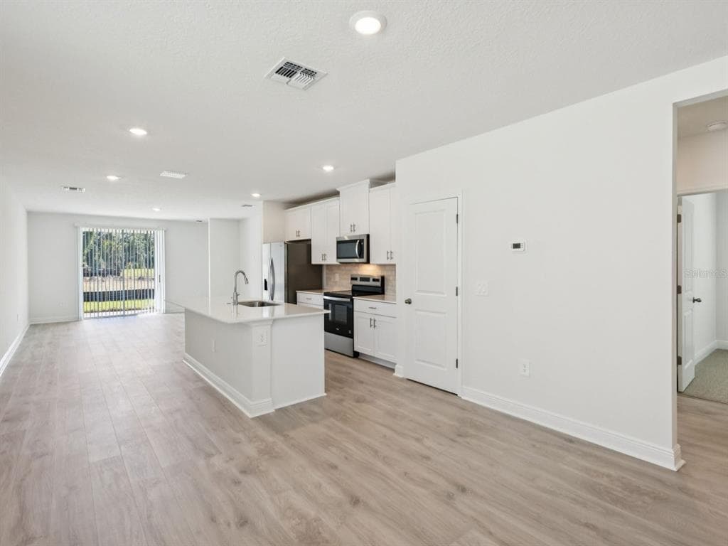 887 SUNSHOWER DRIVE, LADY LAKE, FL 32159 — zdjęcie 2