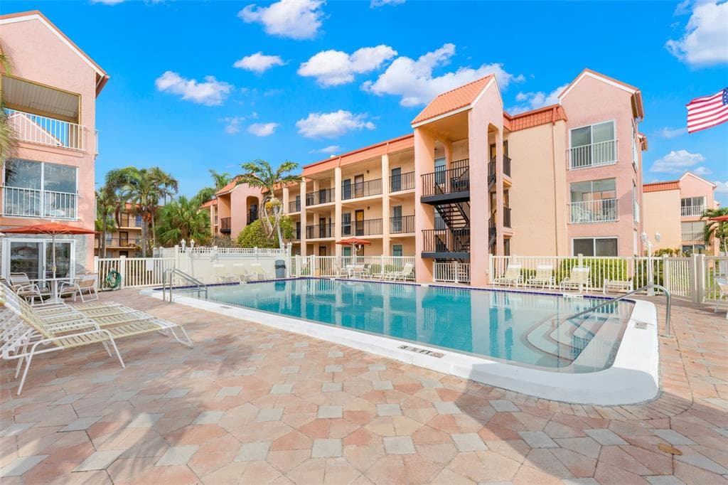 8911 BLIND PASS ROAD # 214, ST PETE BEACH, FL 33706 — zdjęcie 4
