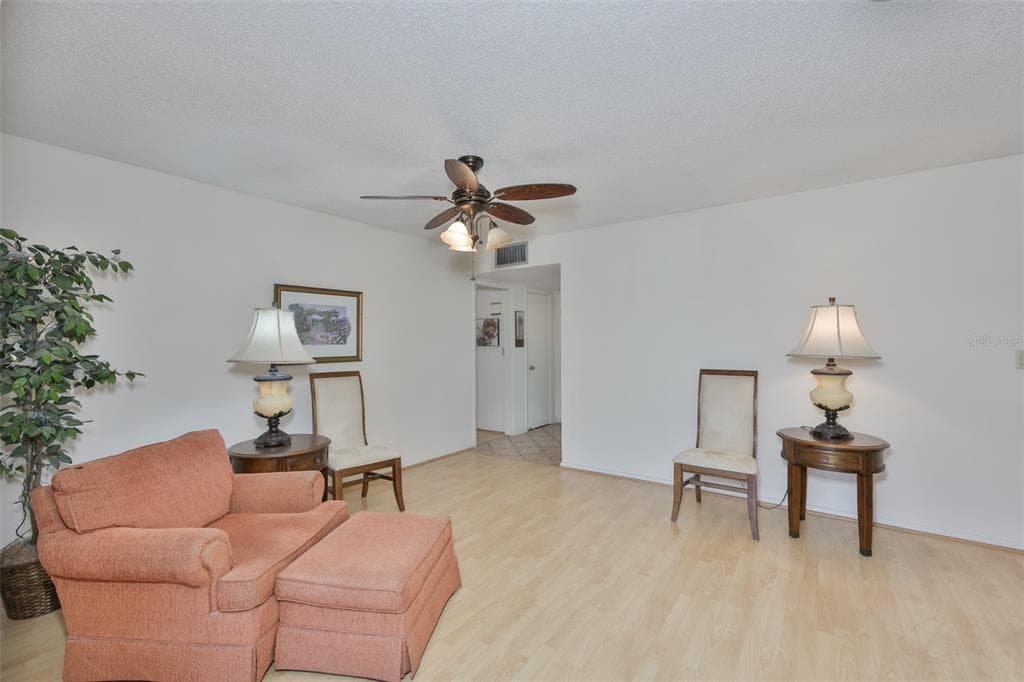 1525 ALLEGHENY DRIVE, SUN CITY CENTER, FL 33573 — zdjęcie 5