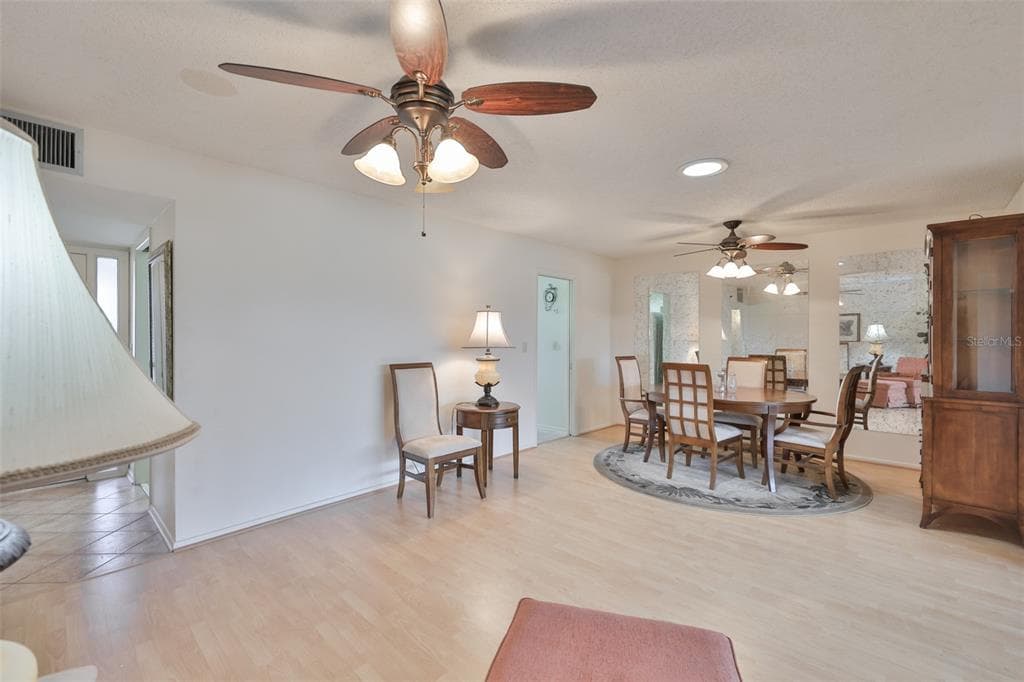 1525 ALLEGHENY DRIVE, SUN CITY CENTER, FL 33573 — zdjęcie 4