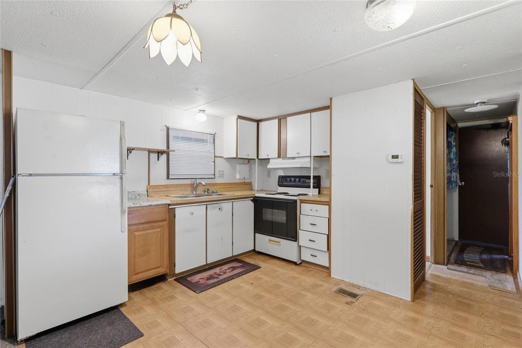 37622 MARCH LANE, ZEPHYRHILLS, FL 33541 — zdjęcie 5