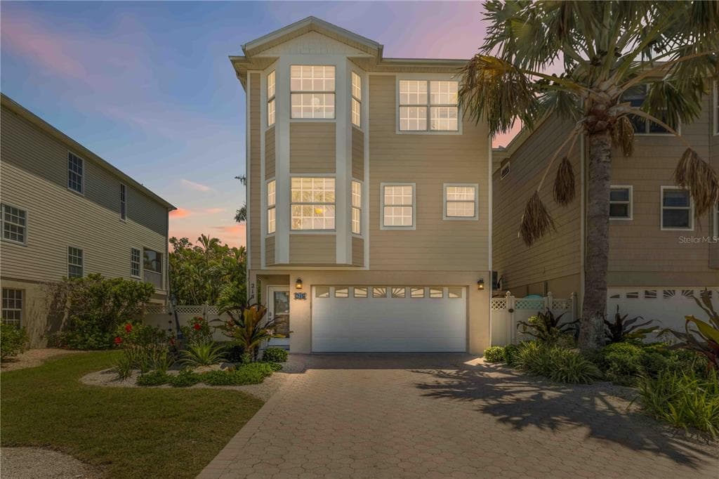 215 81ST STREET, HOLMES BEACH, FL 34217 — zdjęcie 2