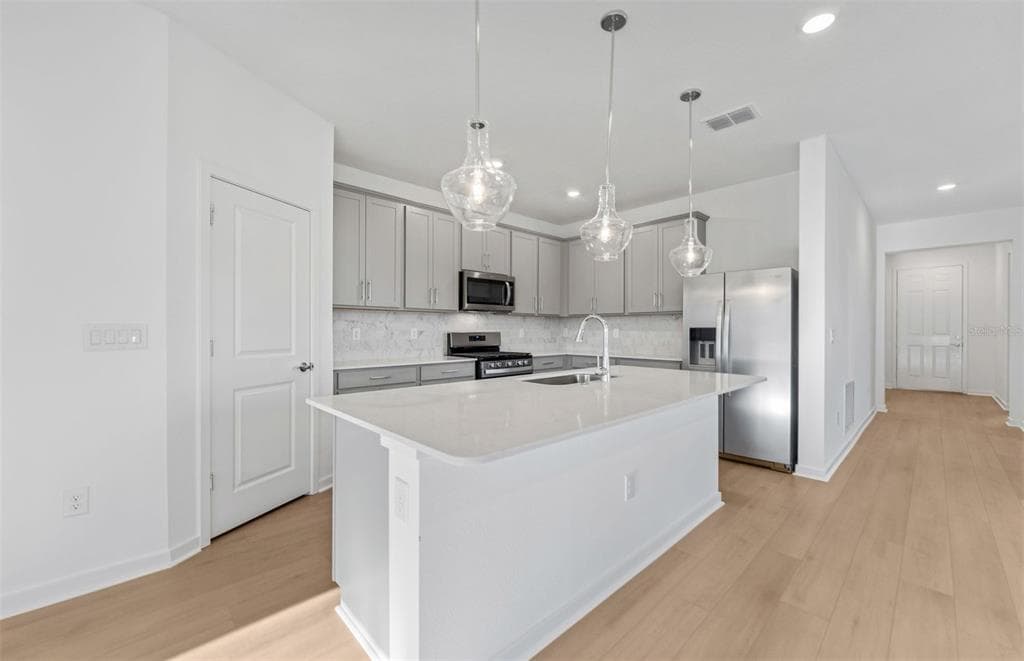 37834 CLINCH CIRCLE, ZEPHYRHILLS, FL 33540 — zdjęcie 3