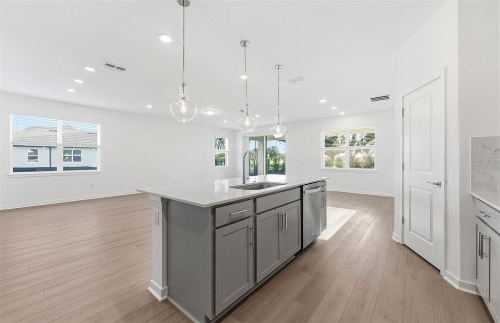 37834 CLINCH CIRCLE, ZEPHYRHILLS, FL 33540 — zdjęcie 4