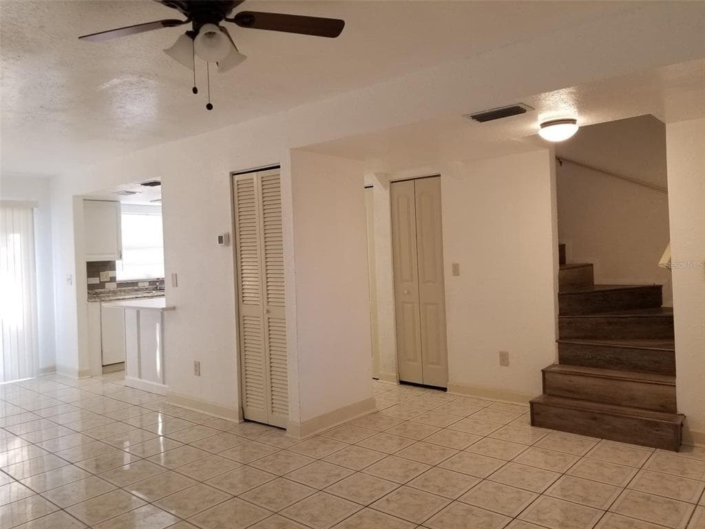 5134 TENNIS COURT CIRCLE, TAMPA, FL 33617 — zdjęcie 4