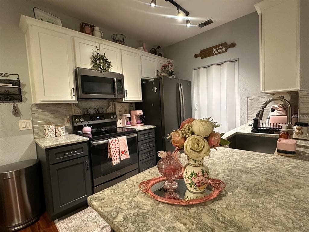 875 GRAND REGENCY POINT # 203, ALTAMONTE SPRINGS, FL 32714