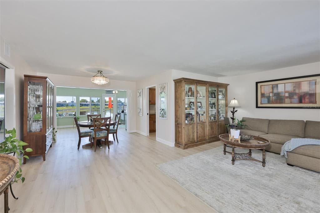 1704 DANBURY DRIVE, SUN CITY CENTER, FL 33573 — zdjęcie 3